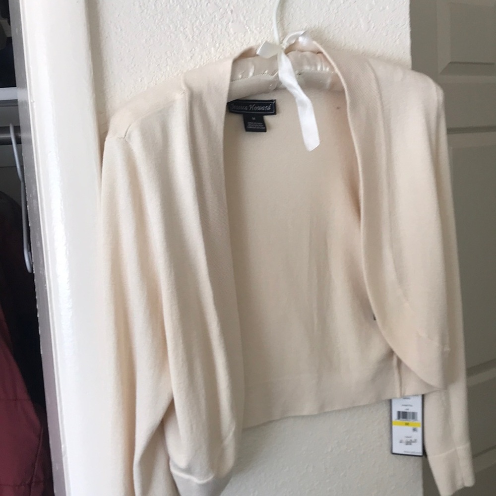 Short 3/4 sleeve cardigan